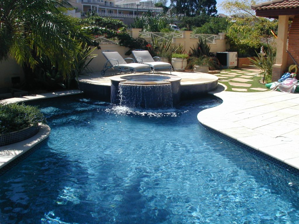 Piscina wellness: o que é e quais tecnologias podem fazer parte do projeto